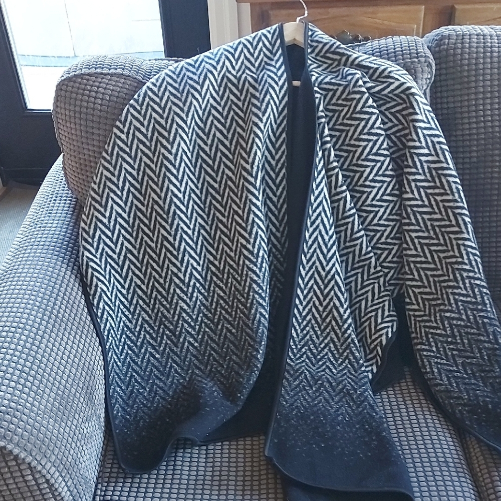 Black and White Chevron Blanket